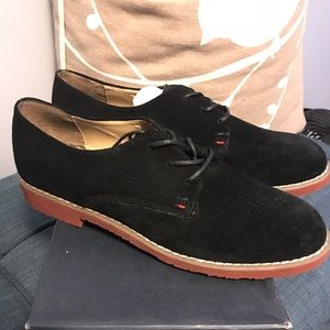 NIB Tommy Hilfiger lace up suede oxfords